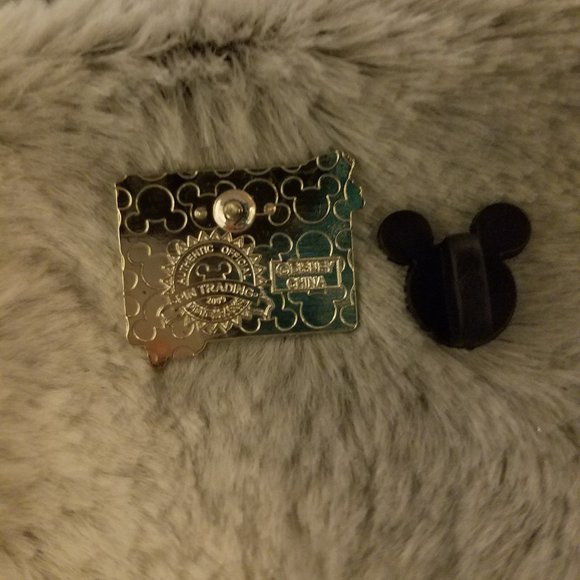 🔥5/$25🔥 Disney Pirate Flag Pin - Picture 2 of 2